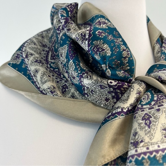 THE SPECIALTY HOUSE Vintage Paisley Scarf - Picture 3 of 6